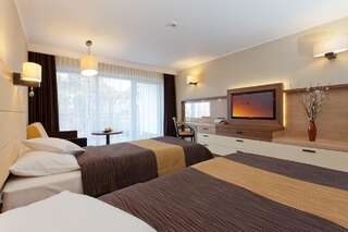 Отель Hotel Wellness Medical Spa Unitral Мельно Улучшенный двухместный номер с 1 кроватью или 2 отдельными кроватями-1